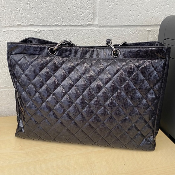 Chanel Reissue patent Caviar large tote bag. Sold - Picture 4 of 11